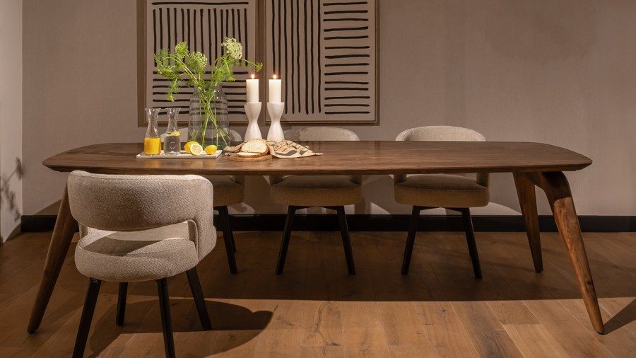 /assets/Uploads/Bruuts-eettafel-Deens-Ovaal-Verjongde-Rand-met-Penpoot-UrbanSofa-Lois-eetkamerstoel-Valencia-Nature.jpg